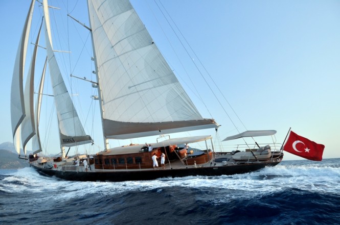 Sailing yacht REGINA -  Main